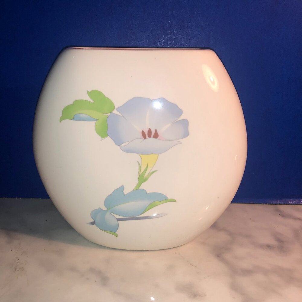 The Toscany Collection Japan Vase 6" White Porcelain w Blue Flower